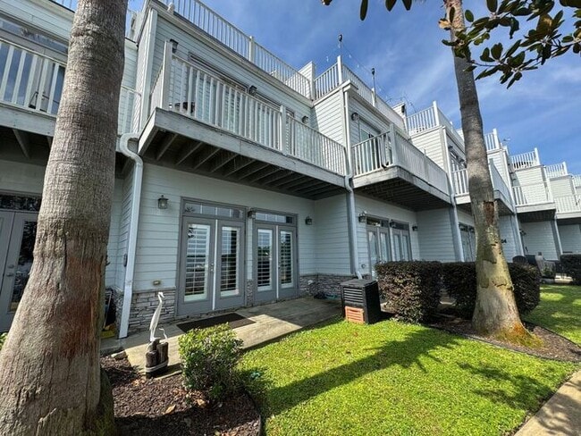Building Photo - Navarre - Hidden Bay Village - 3 bedroom, 3 bathroom - Waterfront Townhome