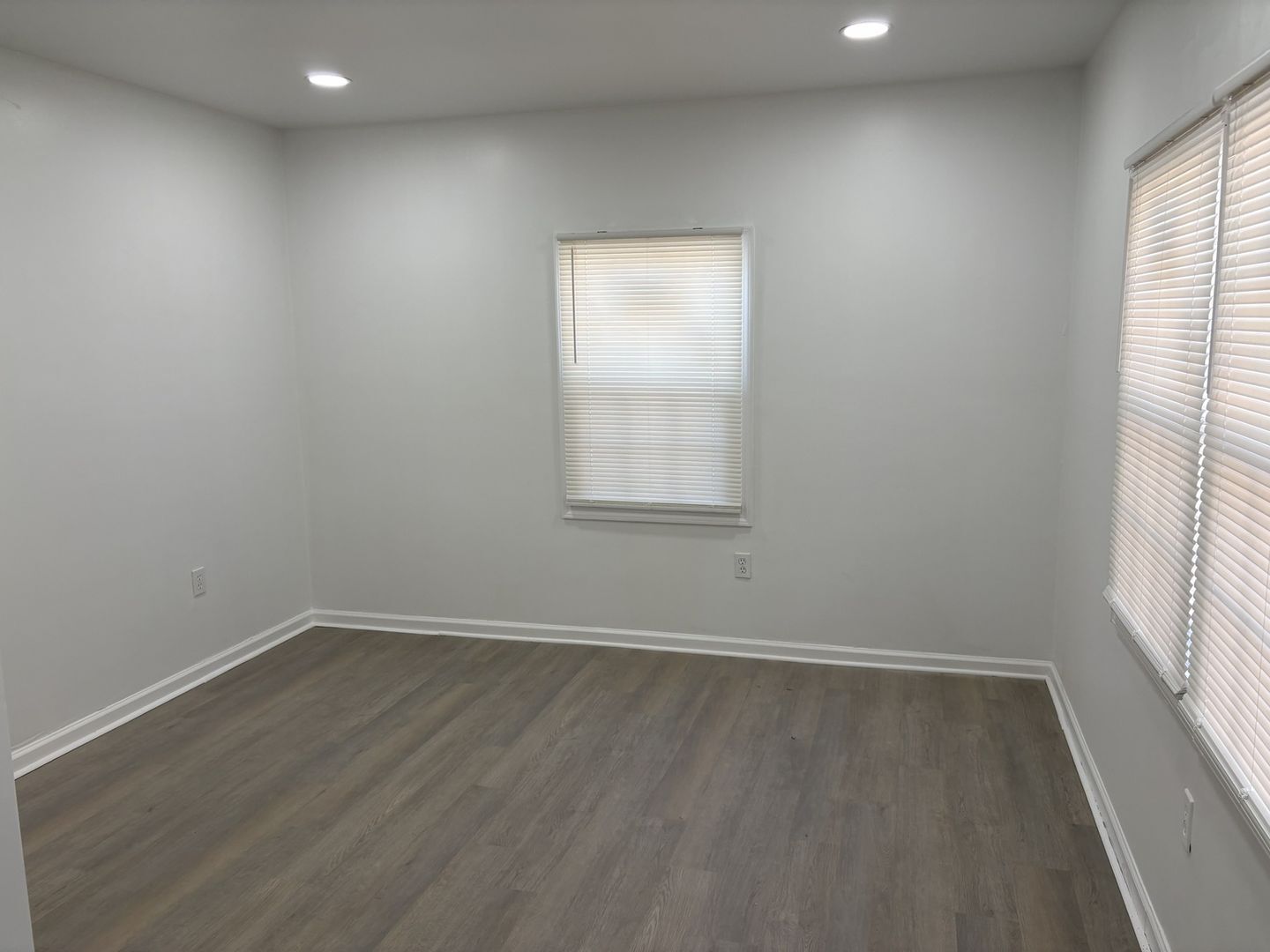 Building Photo - 3800 E Mallory Ave