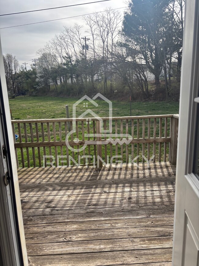 Building Photo - 2 Bedroom, 1.5 Bath Updated Townhome in the Heart of Nicholasville!