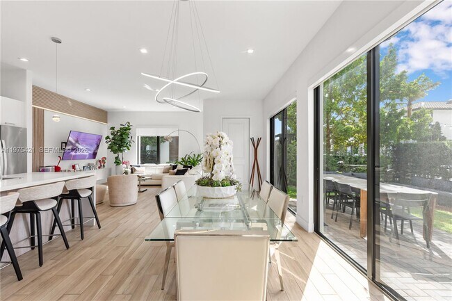 Building Photo - 4301 NW 81st Ct