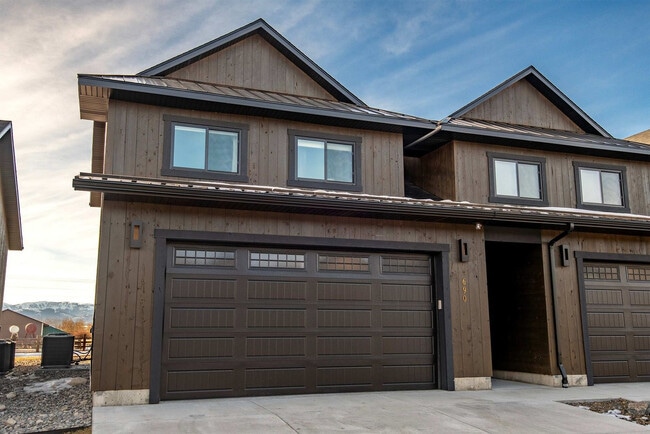 Building Photo - 690 Stone Peak Lp