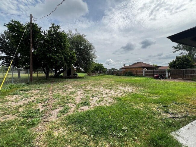 Building Photo - 2004 Ramirez Ln