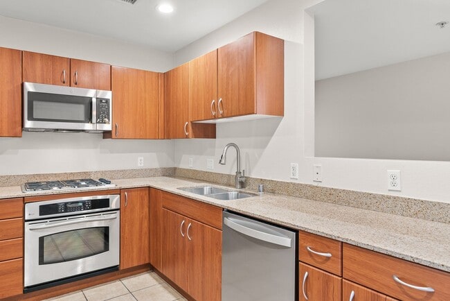 Building Photo - Walkable Little Italy Living – 3BR/3BA with Gated Parking