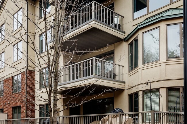 Building Photo - 5250 Grandview Square