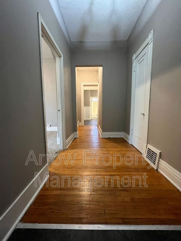Building Photo - 3038 Walnut Ct