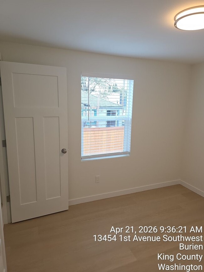 Building Photo - Burien Newly remodeled home - 3 bedrooms 2 bathrooms - A must see - available NOW