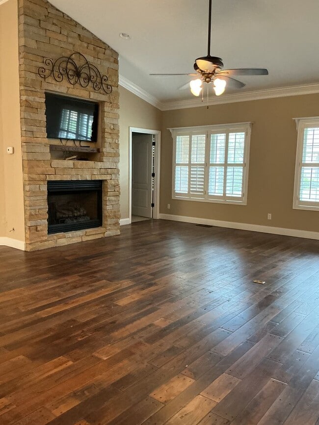 Building Photo - YOUR NEW LUXURY HOME!!!!!!!