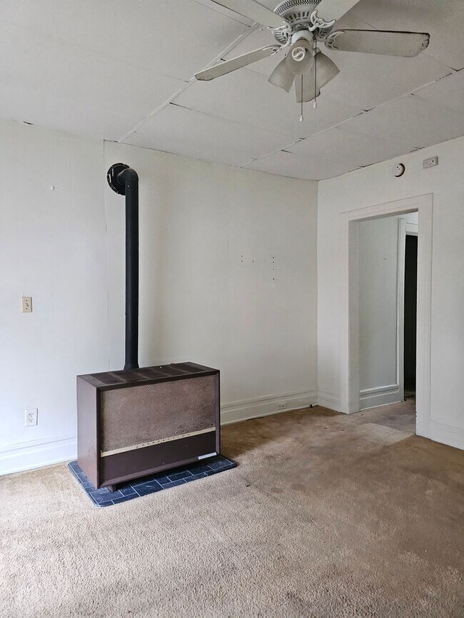 Building Photo - 619 Wallace Ave