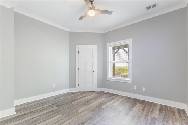Building Photo - Stunning Home w Million Dollar Views! 4 Be...