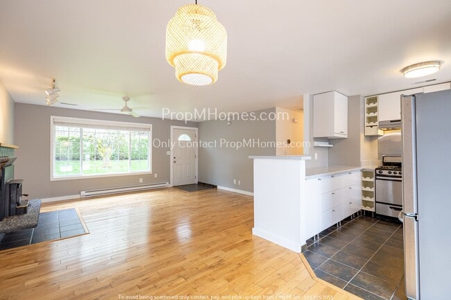 Building Photo - Charming Three Bedroom Awaits in West Linn!