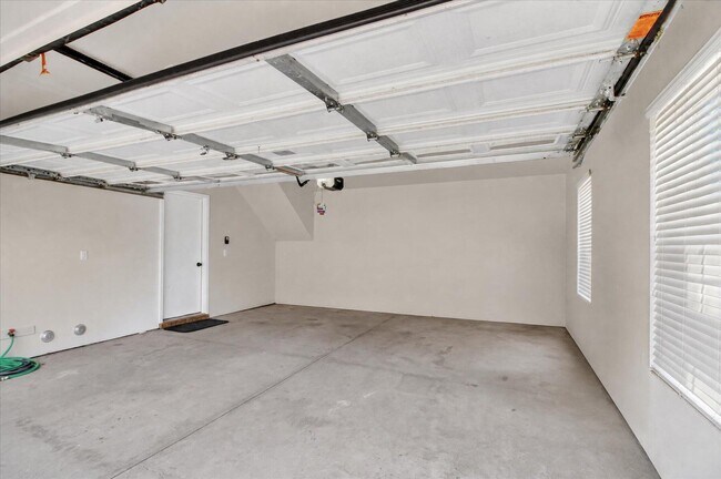Building Photo - 379 Cherry Orchard Rd