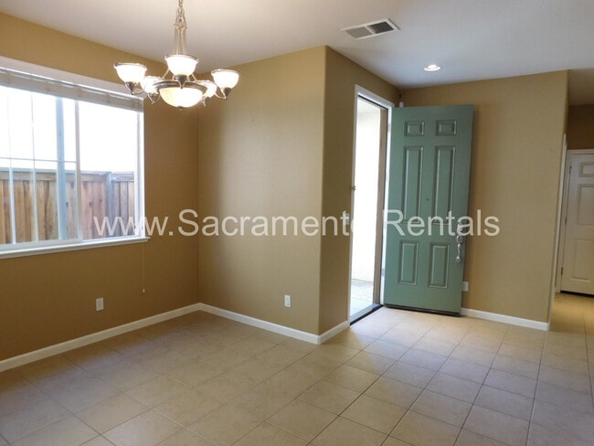 Building Photo - Wonderful 3 bd/2.5 ba Elk Grove Home with 2 Car Garage