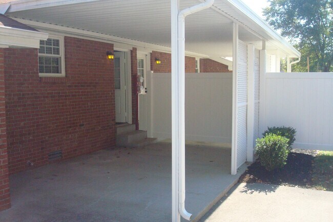 Building Photo - 502 Gracy Ave