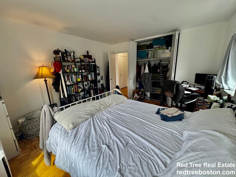 Building Photo - 2 Larose Pl