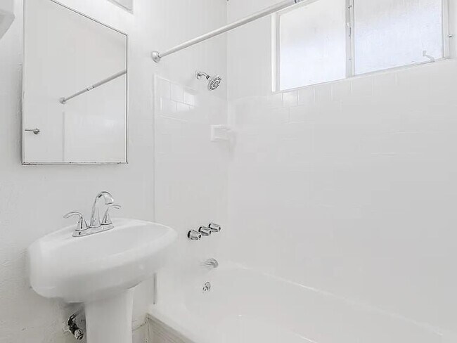 Building Photo - 128 Normandie Ave