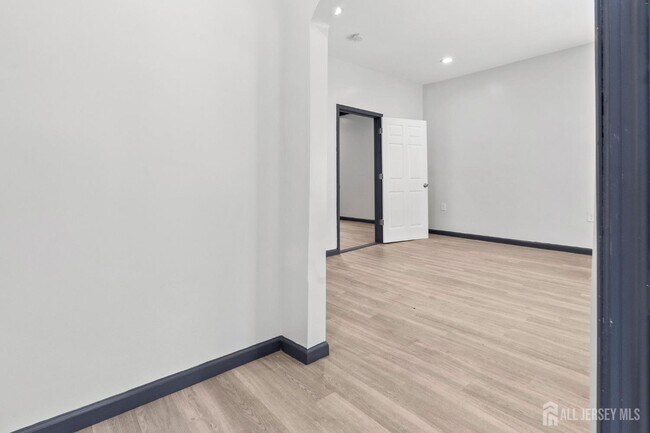 Building Photo - 211 N 13th St