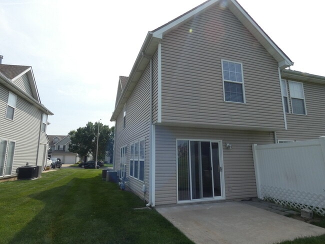 Building Photo - Renewed Townhome-4454 NE 83rd-Northland, K...