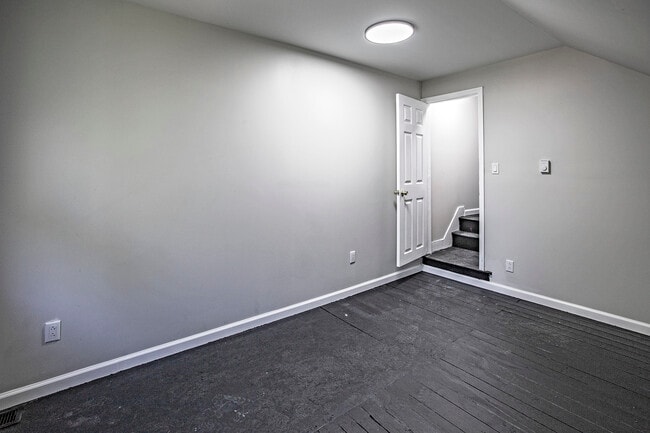 Building Photo - 157 7th St
