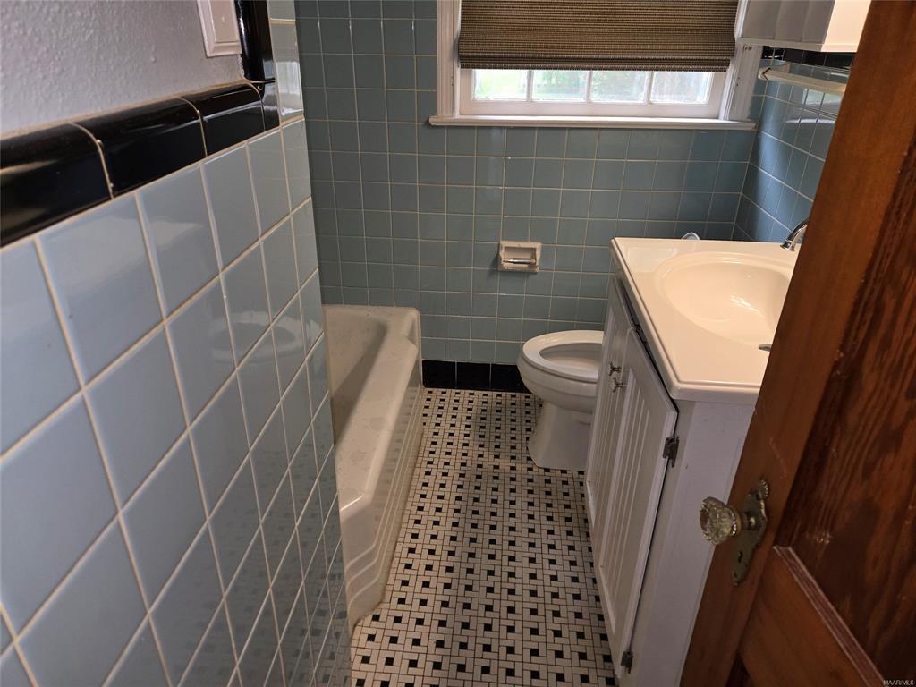Building Photo - 110 Oak Forest Dr