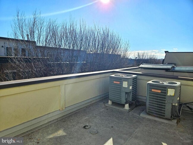 Building Photo - 12 S Regester St