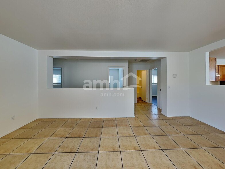 Building Photo - 11514 W Bloomfield Rd
