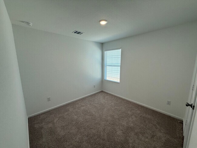 Building Photo - Brand NEW 4-bedroom, 2-bathroom home for l...