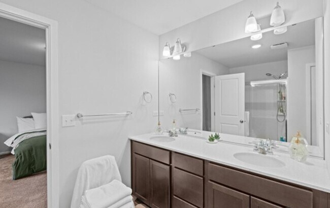 Building Photo - Like-New Amazing 4 bedroom property in Sultan, WA