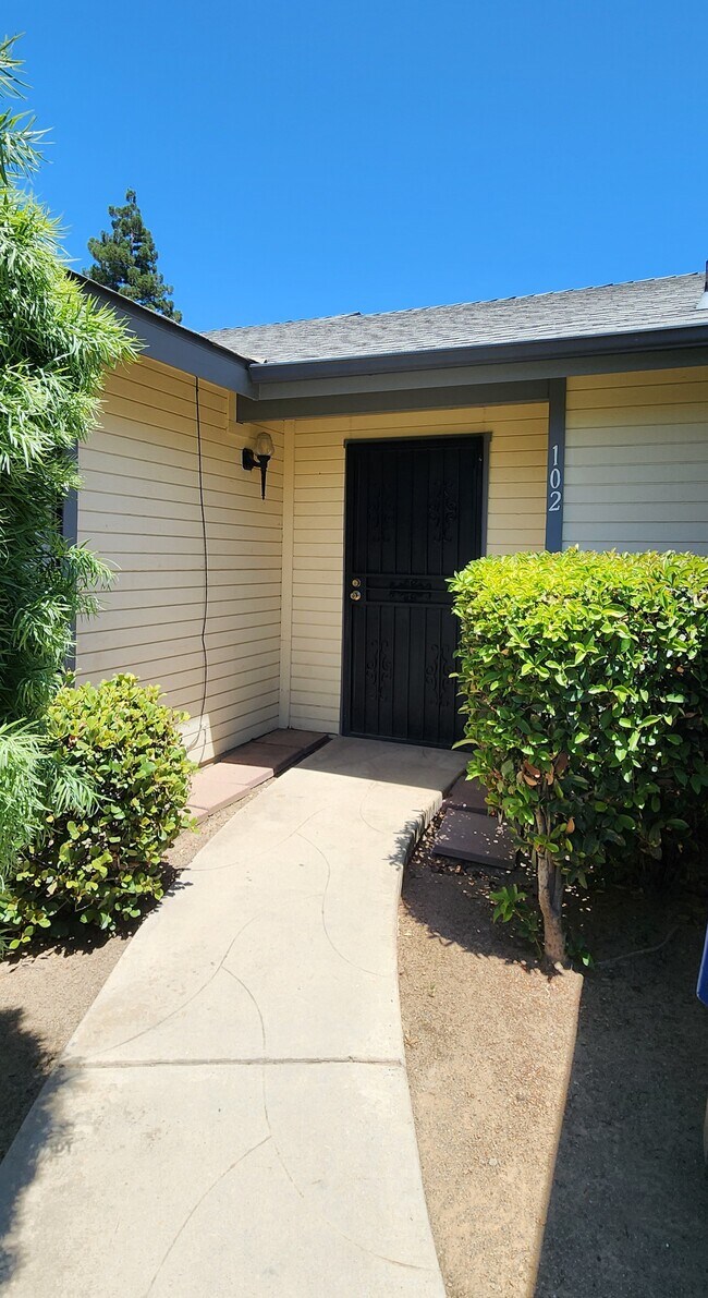 Building Photo - 4629 N Charles Ave