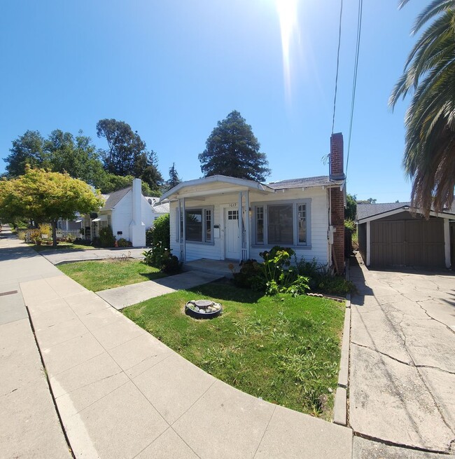 Primary Photo - Cute standalone Bungalow in SLO! Off of Gr...