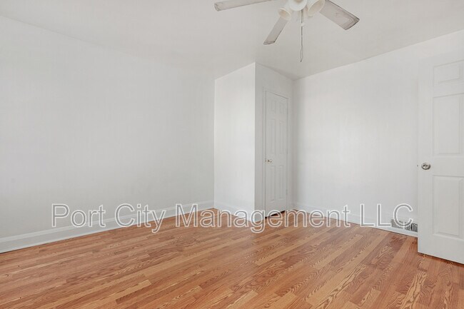 Building Photo - 419 Gusryan St