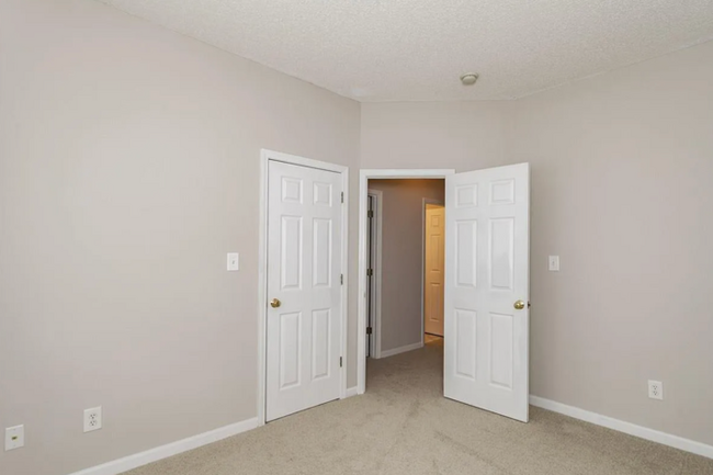 Building Photo - 3 Bedroom Ranch Near NCSU