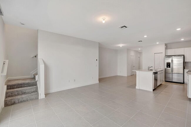 Building Photo - 539 Rivergrass St