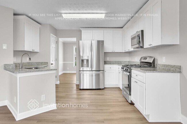 Building Photo - 1810 Collines Ave