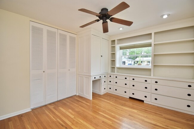 Building Photo - 7236 Longfield Dr