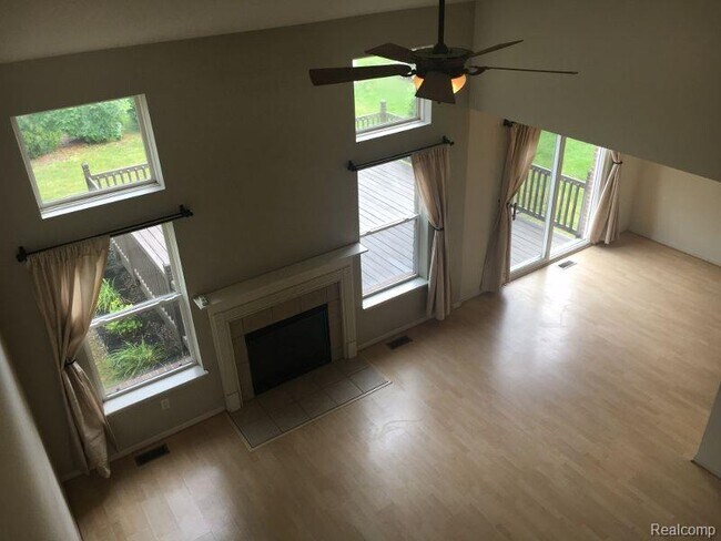 Building Photo - 879 Autumn Ridge Dr