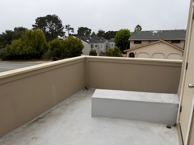 Building Photo - 2069 Dolphin Dr