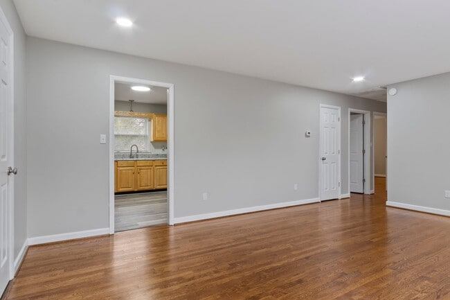 Building Photo - Williamsburg VA 3BR Rental – Updated Home with Granite Kitchen, Bonus Room & Fenced Backyard