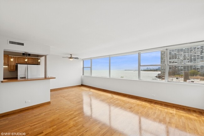 Building Photo - 6301 N Sheridan Rd