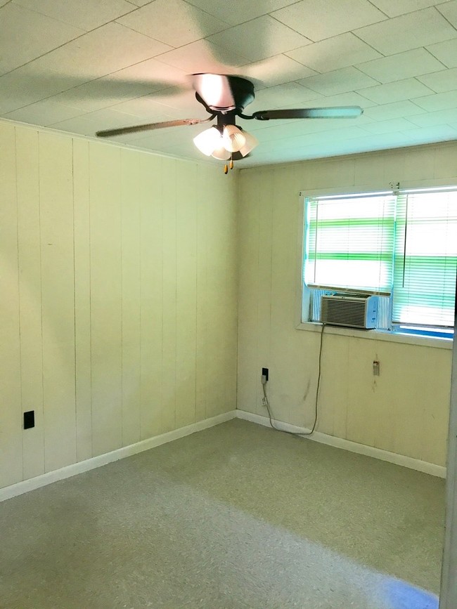 Building Photo - 141 Colonial Ln