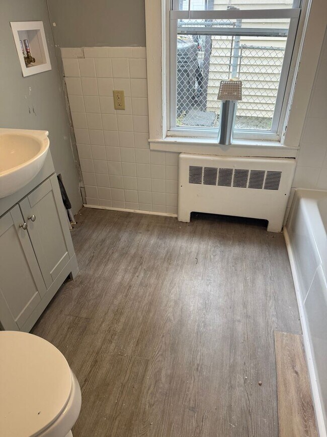 Building Photo - 36 Fisher St