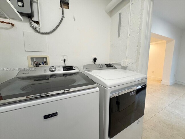 Building Photo - 3768 NE 167th St