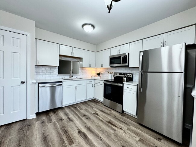 Building Photo - READY NOW!! Completely Updated 3-Bedroom Townhome in Kempsville Lake! Fenced Backyard - Pet Frien...