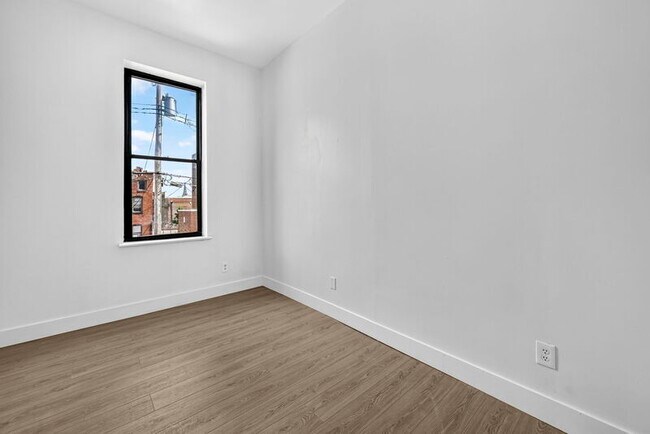 Building Photo - 1704 S Tucker Blvd