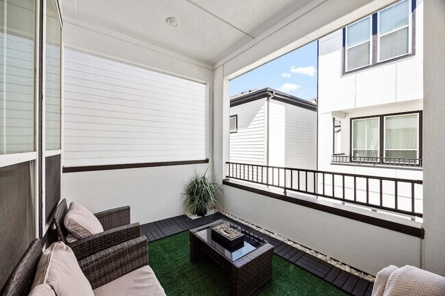 Building Photo - 2718 Grand Fountains Dr