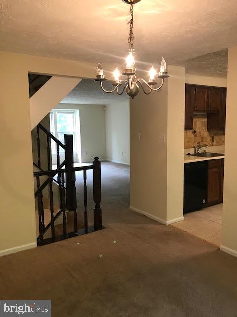 Building Photo - 16198 Henderson Ln