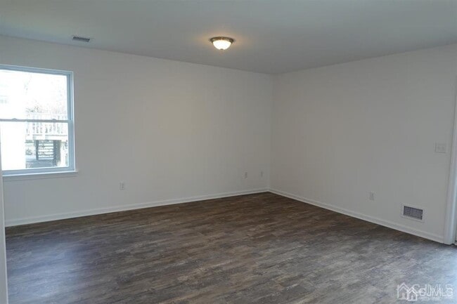 Building Photo - 381 Highland St