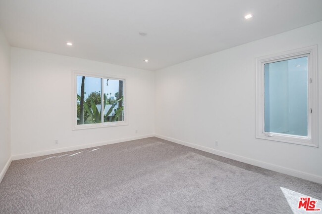 Building Photo - 161 N Hamel Dr