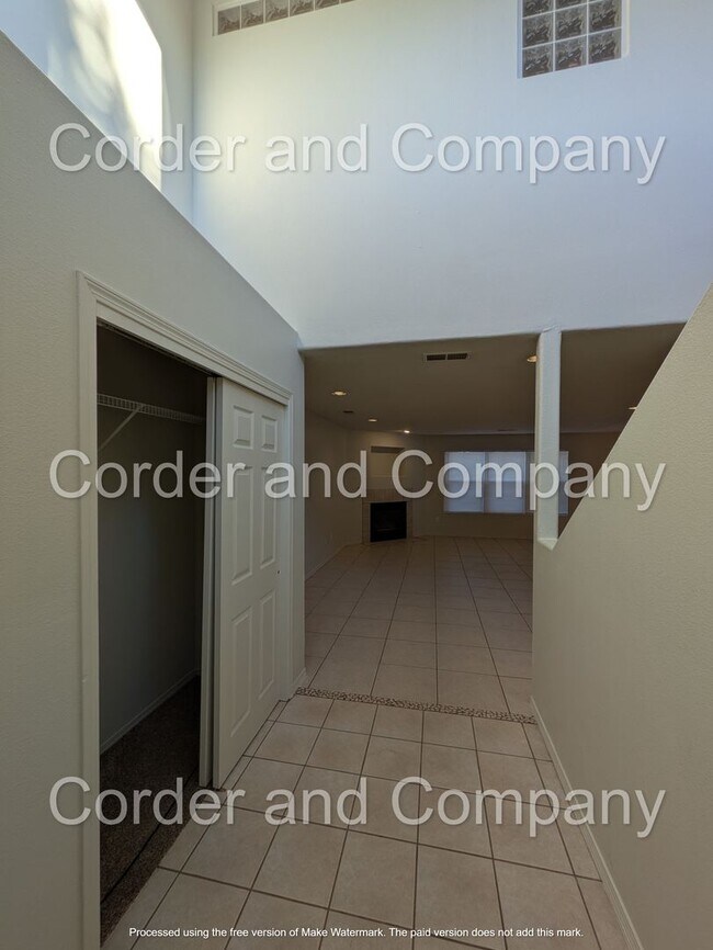 Building Photo - Beautiful & Cozy 3 Bedroom 2.5 Bathroom 1,760 Sq.Ft 2 Story Townhome