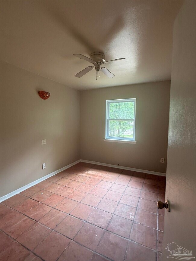 Building Photo - 5103 Wildwood Ave