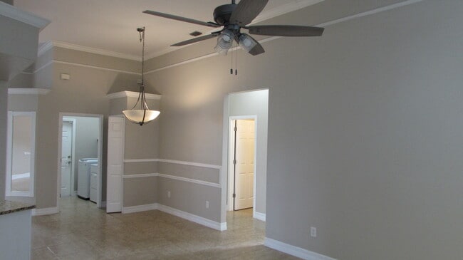 Building Photo - 1326 SW Briarwood Dr